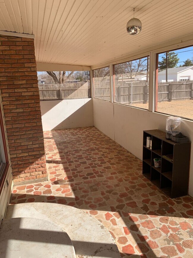 Building Photo - Pre Leasing for fall 2026! 3/2 in Medical District