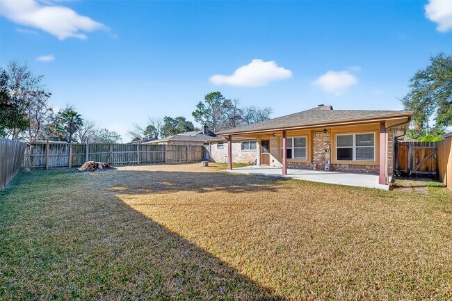 Building Photo - 6231 S Briar Knoll Dr