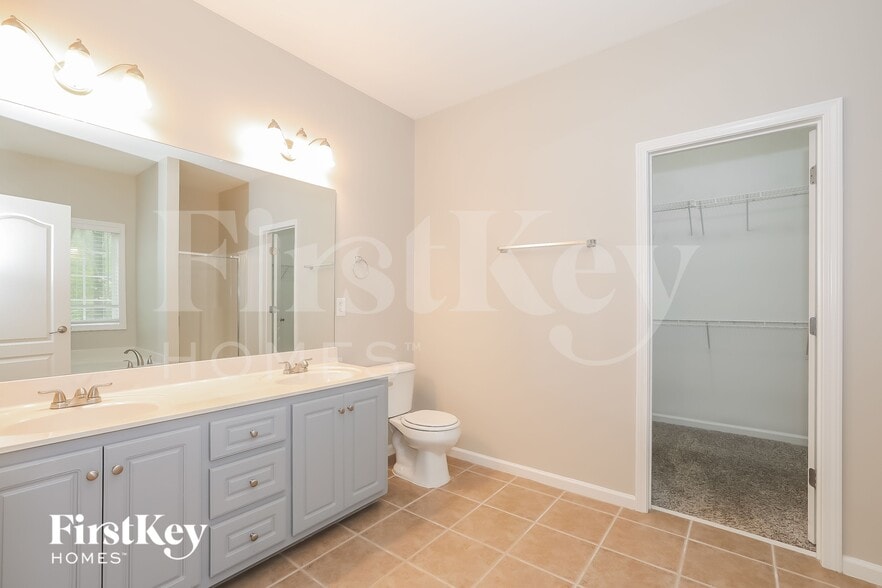 Building Photo - 2570 Serenity St