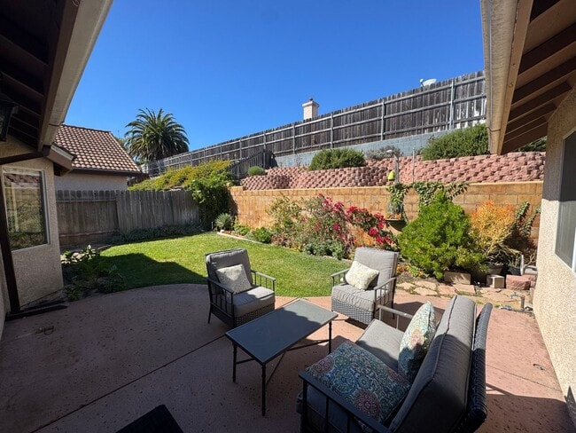 Building Photo - 4-Bedroom Home with Updated Kitchen and Co...