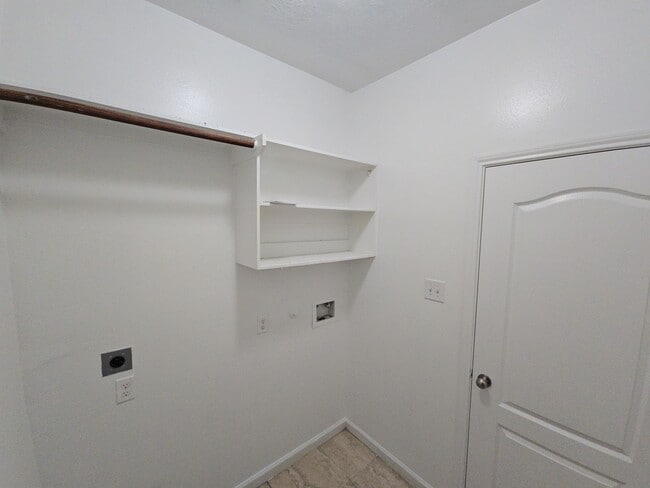 Building Photo - 1306 Squire Dr