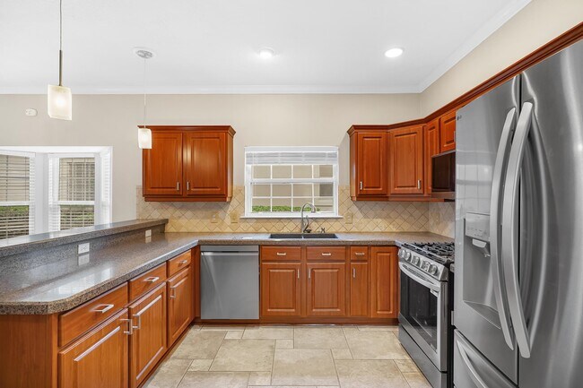 Building Photo - 506 Lakeway Dr