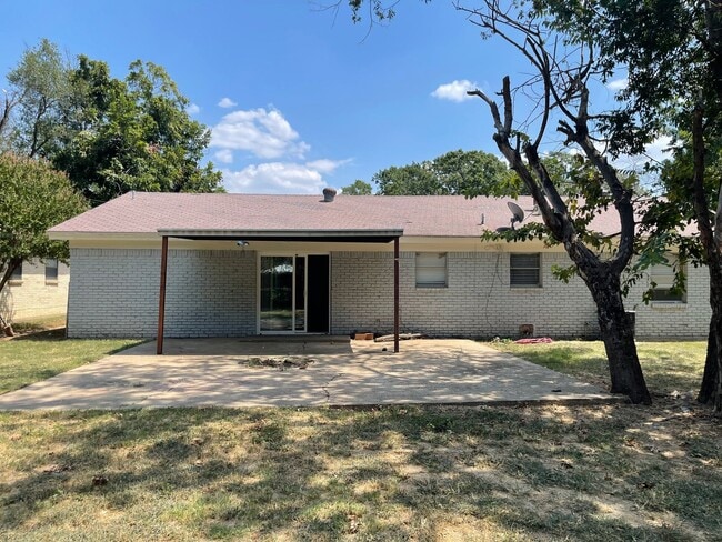 Building Photo - 2721 Ash Park Dr