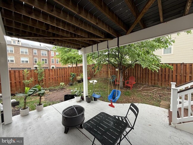 Building Photo - 42218 Castle Ridge Square
