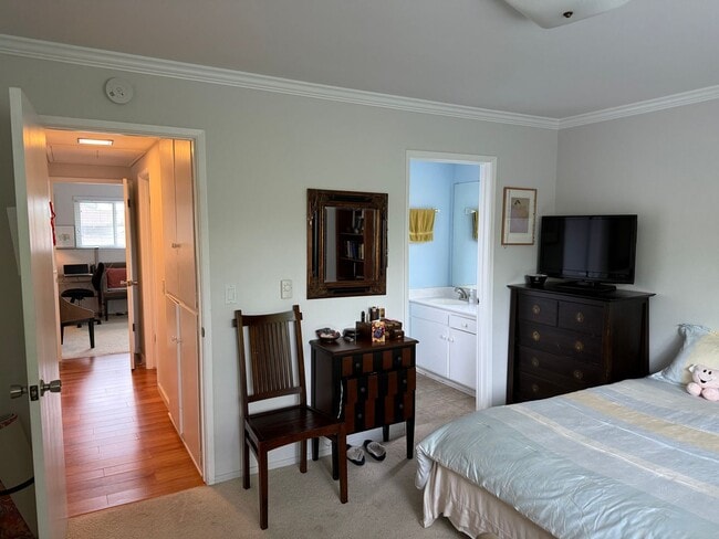 Building Photo - Spacious 2 BED/ 1.5 BATH in Encino Royal (...