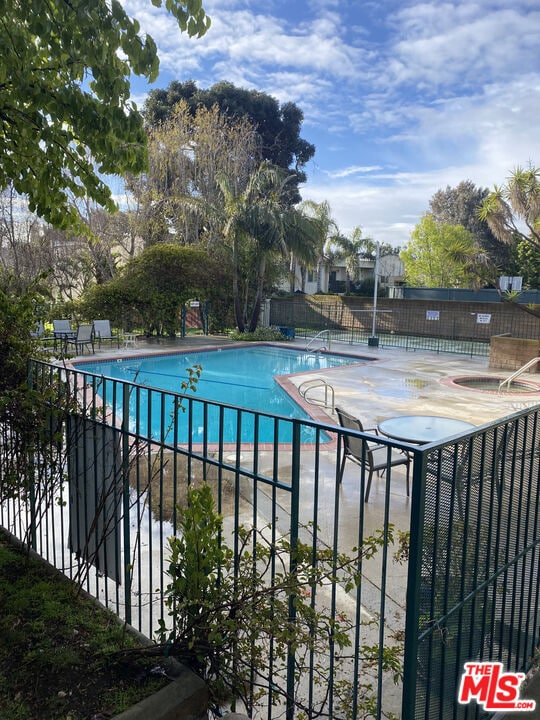 Building Photo - 6465 Kanan Dume Rd