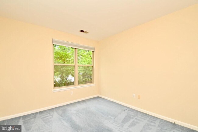 Building Photo - 11775 Stratford House Pl