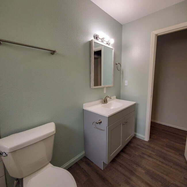 Building Photo - 1117 E Parker St