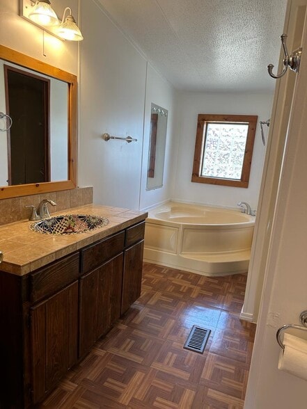 Building Photo - 1010 Grandview Dr