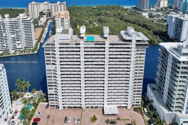 Building Photo - 936 Intracoastal Dr