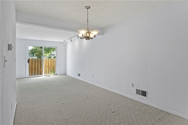 Building Photo - 245 Deerhurst Ln
