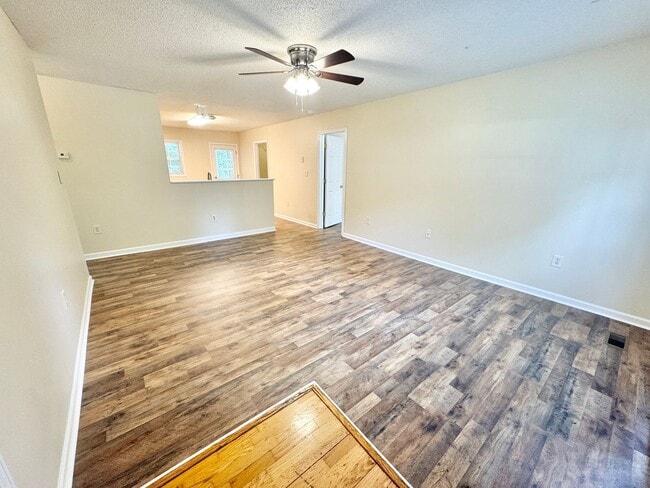 Building Photo - Statesville - 3BR/2BA
