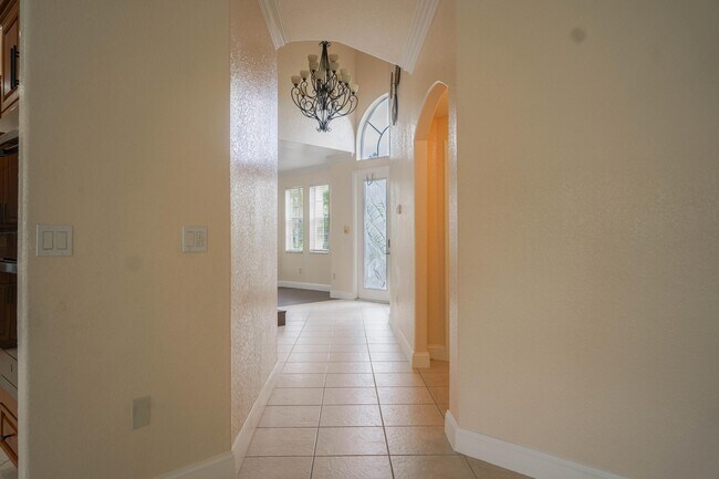 Building Photo - 2261 Ridgewood Cir