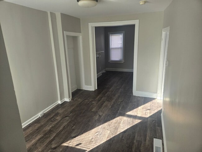 Building Photo - 3 Bedroom townhouse in Wilmington