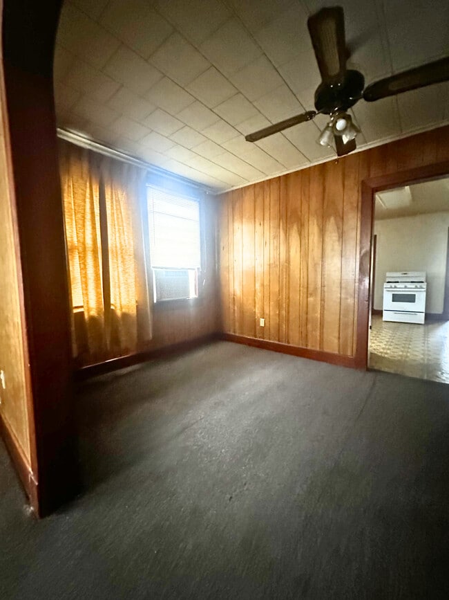Building Photo - 505 E Coleman Ave
