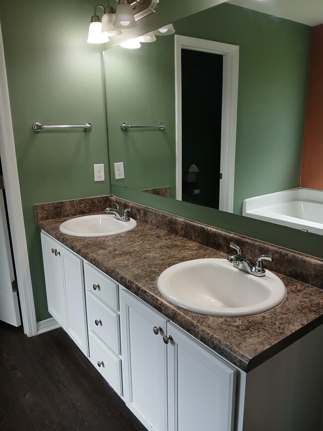 Building Photo - 5849 Fairlands Rd