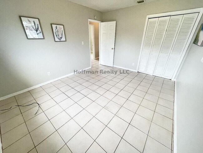 Building Photo - 3-Bed, 1-Bath, South Tampa Home
