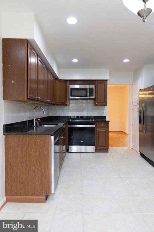Building Photo - 1212 Forestwood Dr