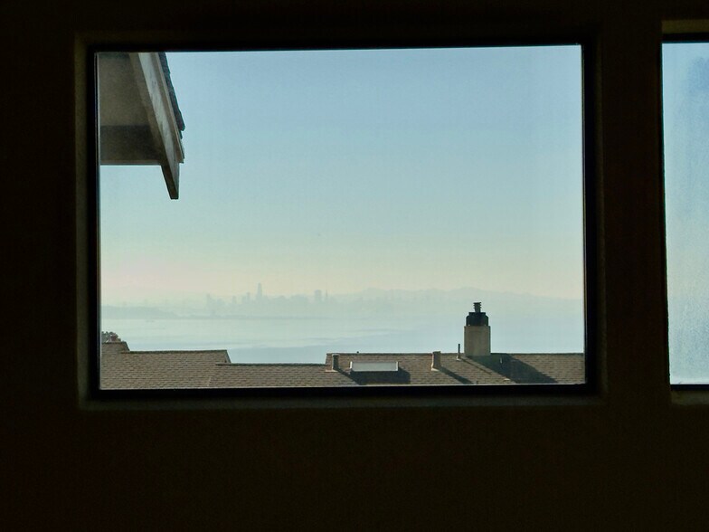 Building Photo - 2221 Pinehurst Way