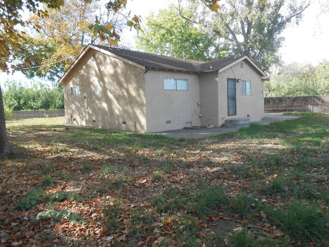 Building Photo - Cute 2 Bedroom, 1 Bathroom Home in the orc...