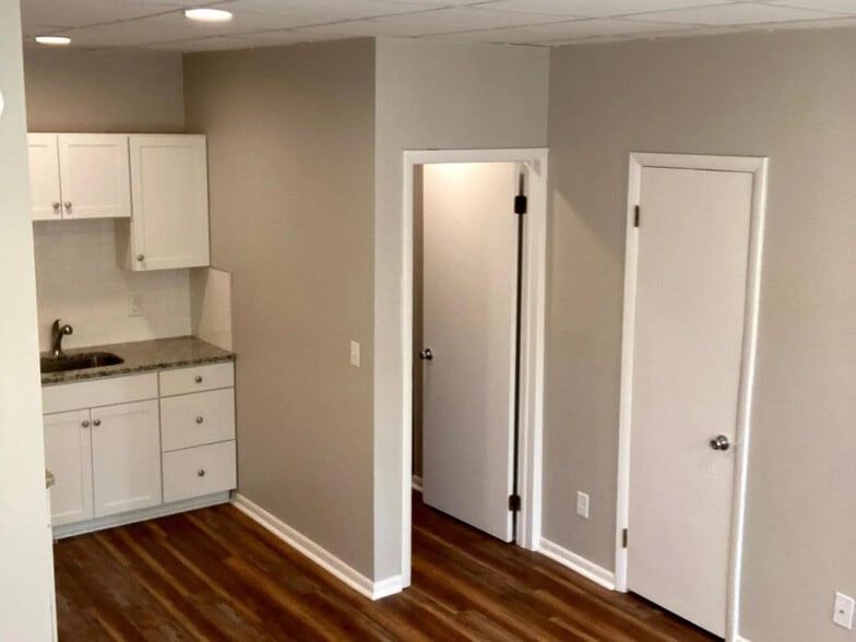 Building Photo - 81 E Broad St