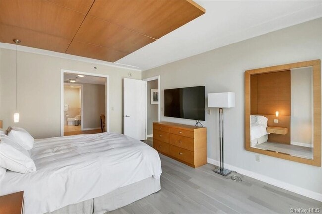 Building Photo - 1 Renaissance Square