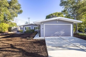 Building Photo - Wonderfully Located 3 Bed, 1 Bath Home- Close to Michell Park + Library, Shops, and More!