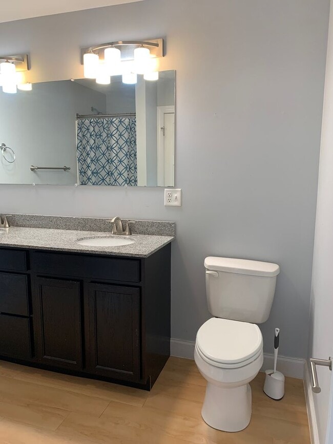 Building Photo - Spacious 3-Bed, 2.5-Bath Townhouse with Fe...