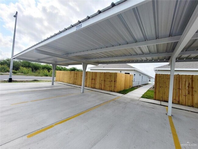 Building Photo - 2109 Stauffers St