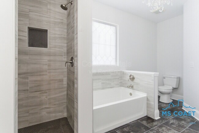 Building Photo - 15334 Oak Creek Cove