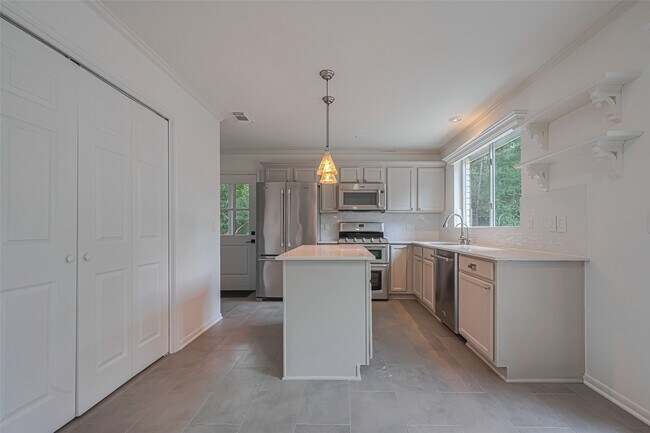 Building Photo - 3 Sandpebble Dr