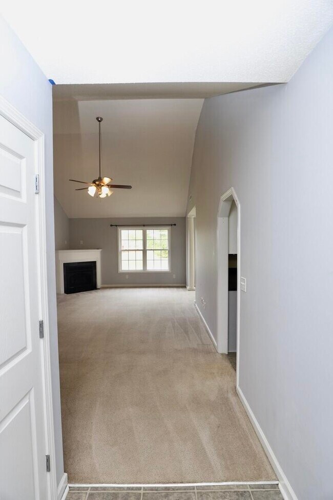 Building Photo - 60 Vinca Ct