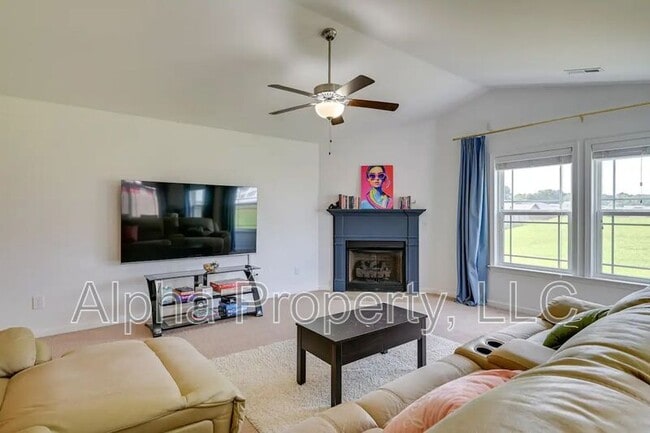 Building Photo - 9 Peggy Ct