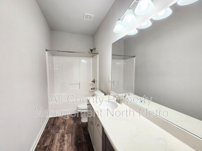 Building Photo - 123 Hickory Village Cir