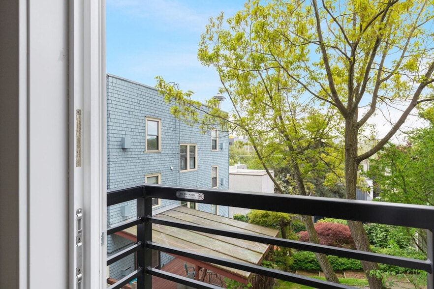 Building Photo - 167 Valley St