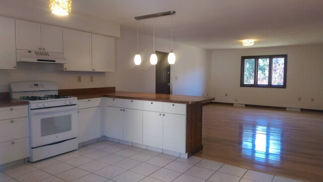 Building Photo - 2036 Rowley Rd