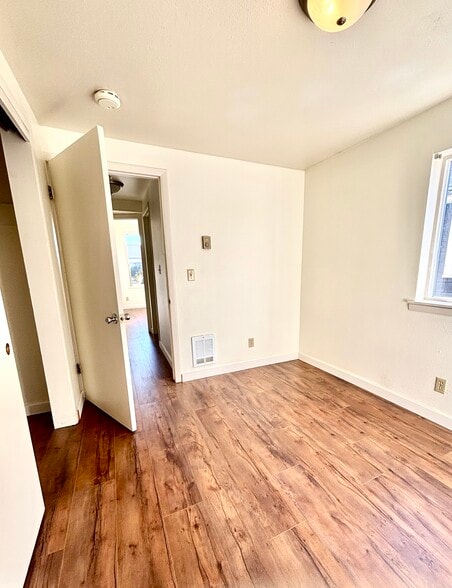 Building Photo - 1007 W Main St