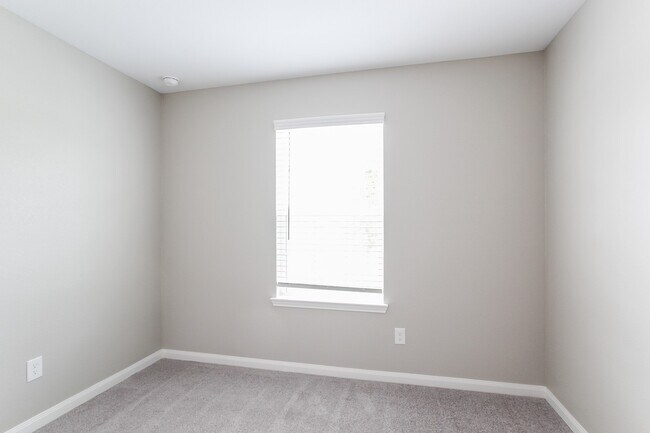 Building Photo - 25213 Dickens Dr