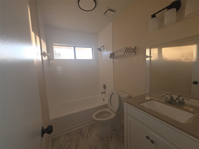 Building Photo - 1907 Summerfield Pl