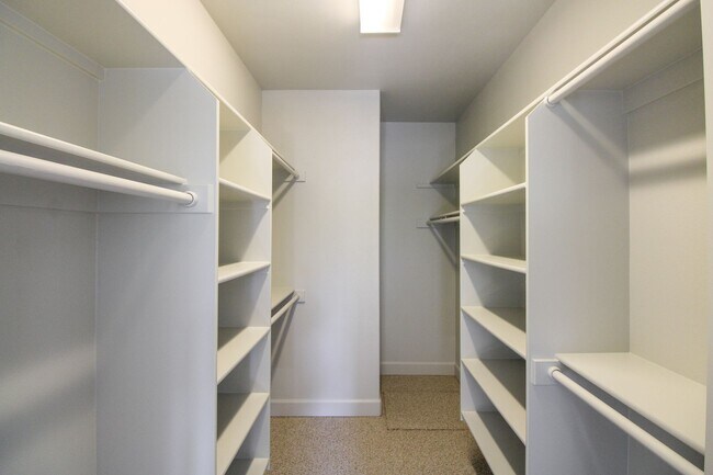 Building Photo - 3091 Kurt Dr NW