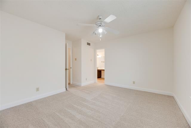 Building Photo - 708 Woodbend Dr