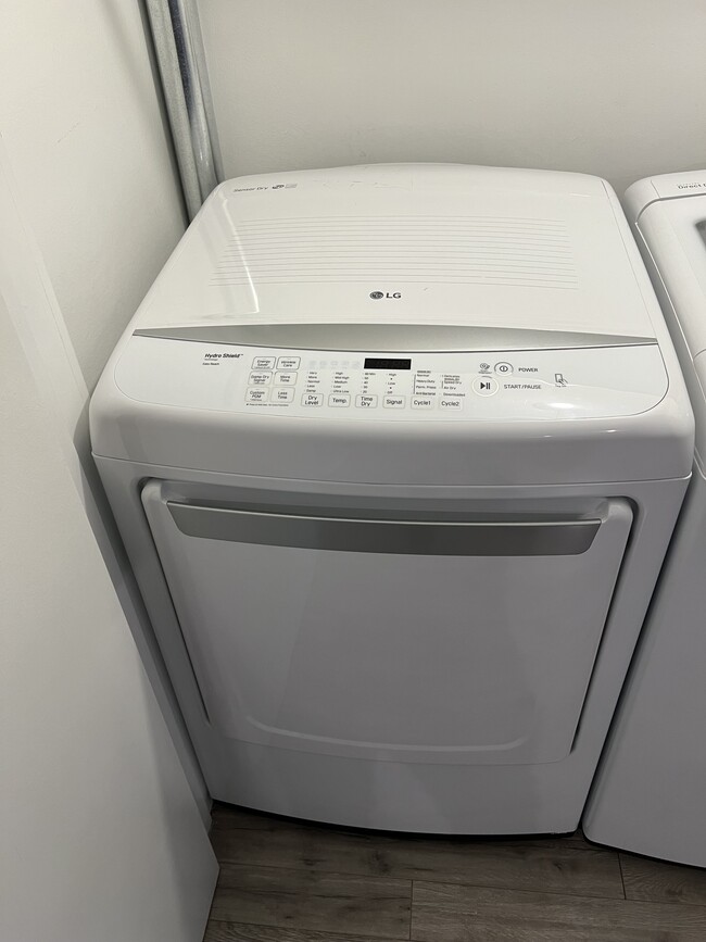 Building Photo - 20301 Shelburne Rd