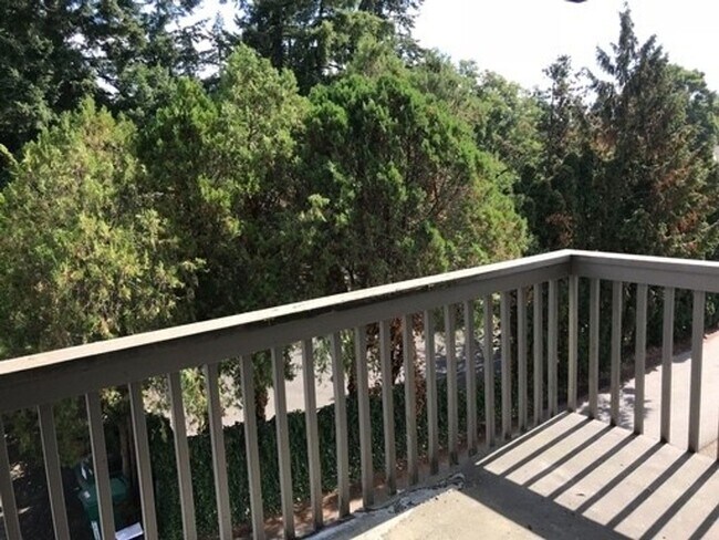 Building Photo - Hidden Gem in Northeast Seattle