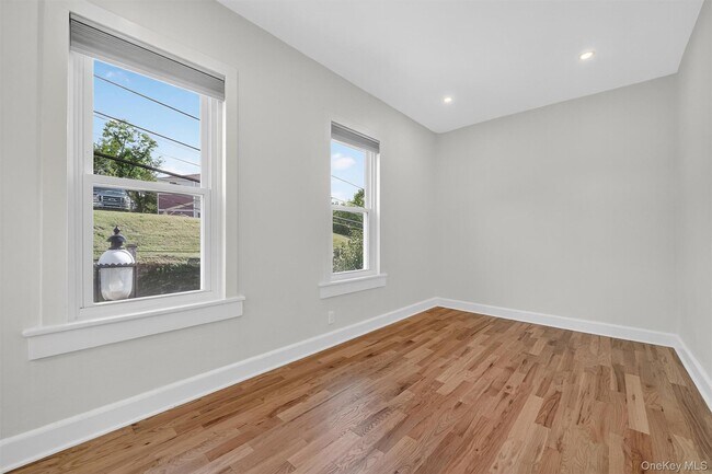 Building Photo - 79 Main St