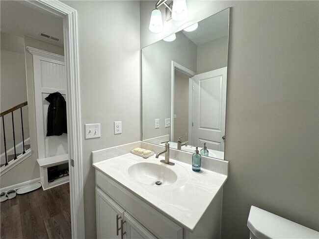 Building Photo - 3311 Park Pointe Cir