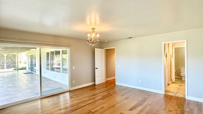 Building Photo - Lovely, Open Floor Plan, Single Story Located in the Desirable Live Oak Estates of Fallbrook!
