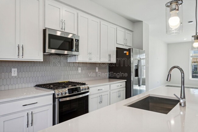 Building Photo - 1604 Halbrook Pl SW