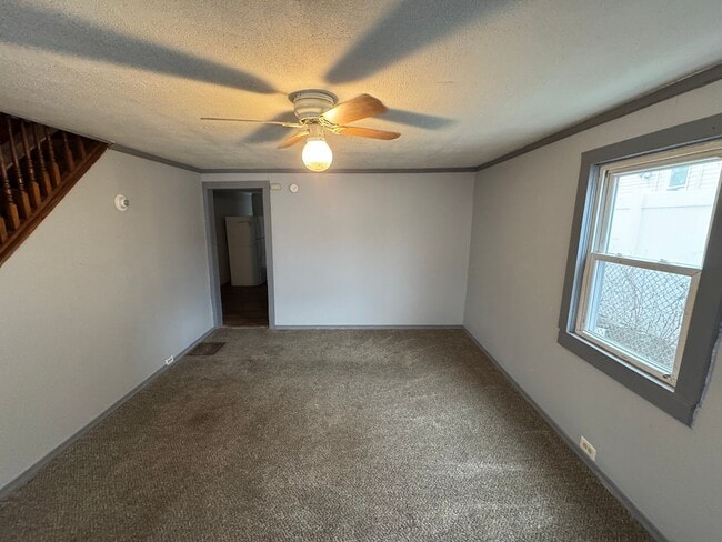 Building Photo - 2 bed 1 bath