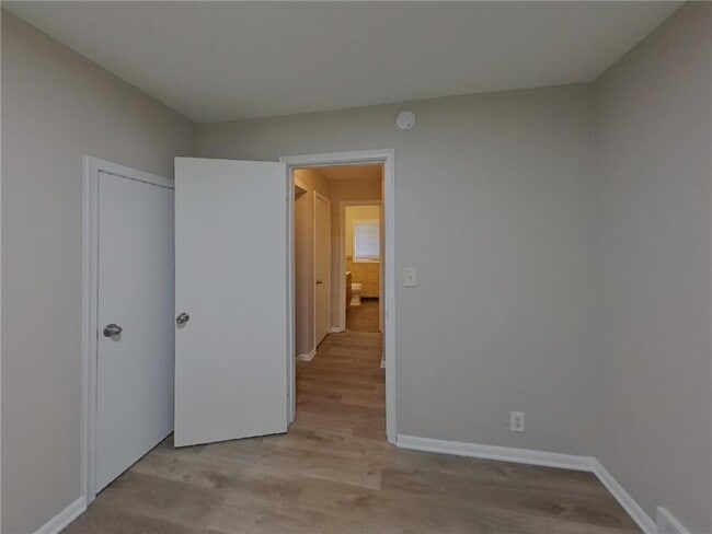 Building Photo - 3607 Robinwood Terrace