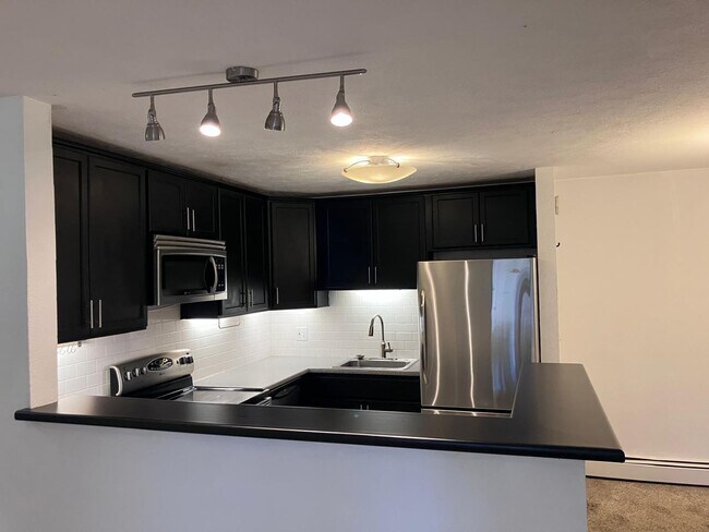 Building Photo - Fabulous 2 Bedroom 2 Bathroom Condo in Boulder!